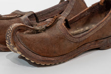 Load image into Gallery viewer, Afghani Pashtun Slippers
